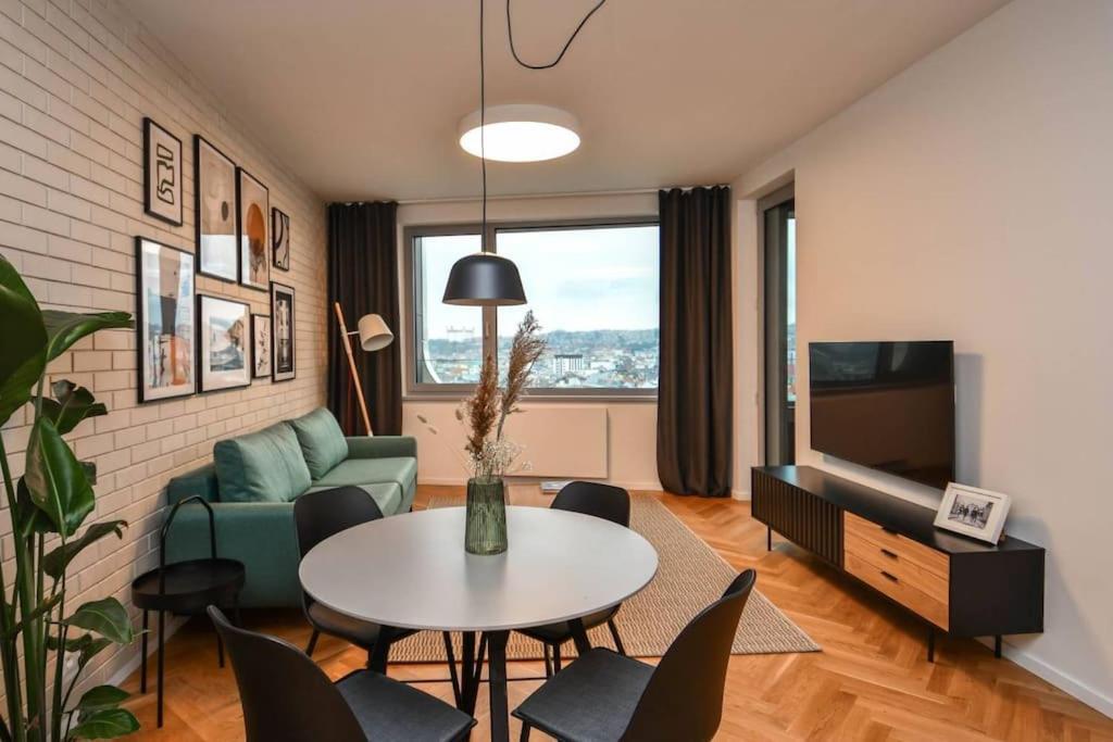 Skypark Luxury Apartment With Skyline View & Free Parking Bratislava Dış mekan fotoğraf