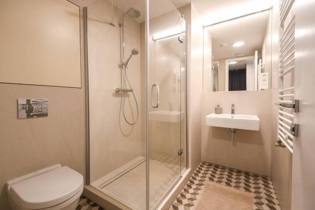 Skypark Luxury Apartment With Skyline View & Free Parking Bratislava Dış mekan fotoğraf