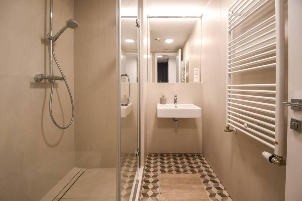 Skypark Luxury Apartment With Skyline View & Free Parking Bratislava Dış mekan fotoğraf