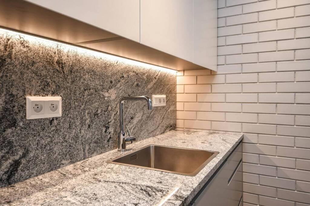 Skypark Luxury Apartment With Skyline View & Free Parking Bratislava Dış mekan fotoğraf